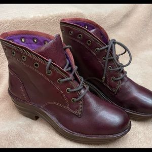 Bionica leather boots, Size 9, Stylish and Practical